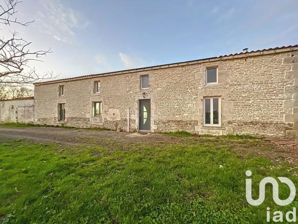 Maison traditionnelle 5 pièces de 195 m² à Saint-Jean-de-Liversay (17170)