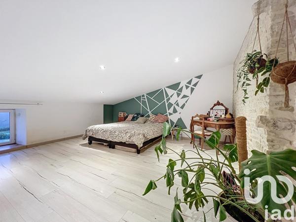 Maison traditionnelle 5 pièces de 195 m² à Saint-Jean-de-Liversay (17170)