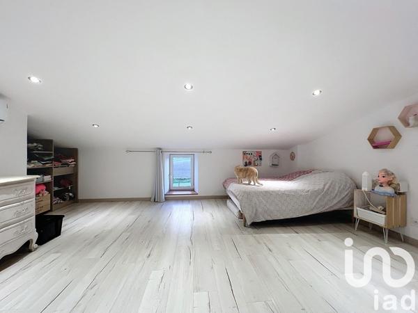 Maison traditionnelle 5 pièces de 195 m² à Saint-Jean-de-Liversay (17170)