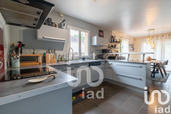 Maison 6 pièces de 110 m² à Chanteloup-les-Vignes (78570)