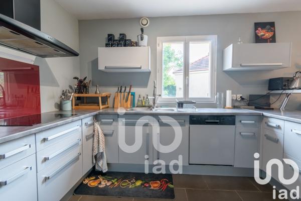 Maison 6 pièces de 110 m² à Chanteloup-les-Vignes (78570)