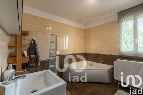 Maison 6 pièces de 110 m² à Chanteloup-les-Vignes (78570)