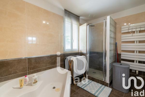 Maison 6 pièces de 110 m² à Chanteloup-les-Vignes (78570)