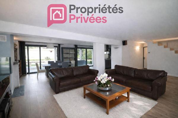MAISON FAMILIALE AVEC PISCINE ET APPARTEMENT INDÉPENDANT