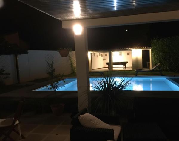 MAISON FAMILIALE AVEC PISCINE ET APPARTEMENT INDÉPENDANT