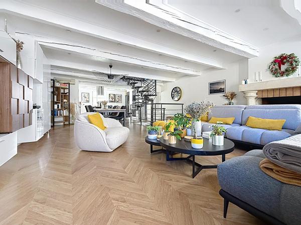 Magnifique appartement 220 m² atypique 5 chambres terrasse 23 m²