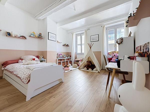 Magnifique appartement 220 m² atypique 5 chambres terrasse 23 m²