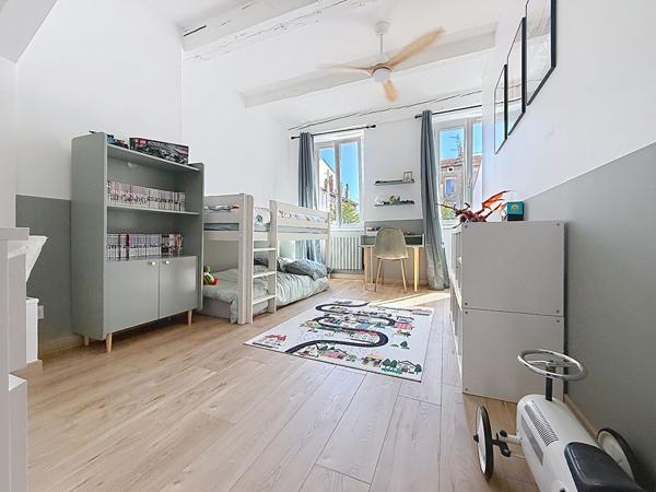 Magnifique appartement 220 m² atypique 5 chambres terrasse 23 m²
