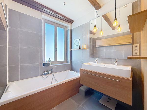 Magnifique appartement 220 m² atypique 5 chambres terrasse 23 m²