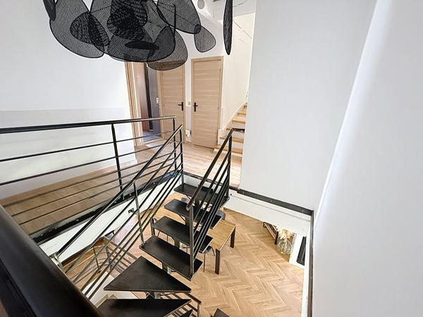 Magnifique appartement 220 m² atypique 5 chambres terrasse 23 m²