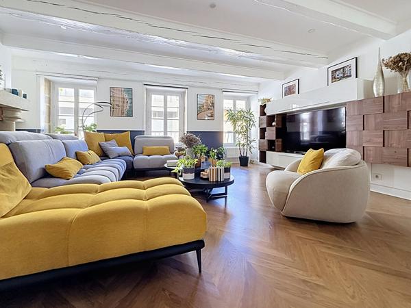 Magnifique appartement 220 m² atypique 5 chambres terrasse 23 m²
