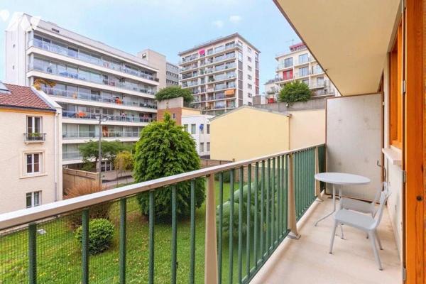 PARIS 19E - BUTTES CHAUMONT - Studio transformable en 2 pièces - Balcon - Cave