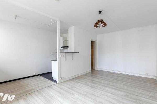 PARIS 19E - BUTTES CHAUMONT - Studio transformable en 2 pièces - Balcon - Cave