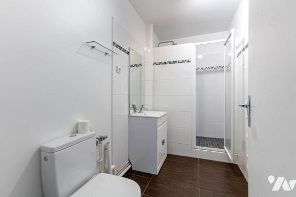 PARIS 19E - BUTTES CHAUMONT - Studio transformable en 2 pièces - Balcon - Cave