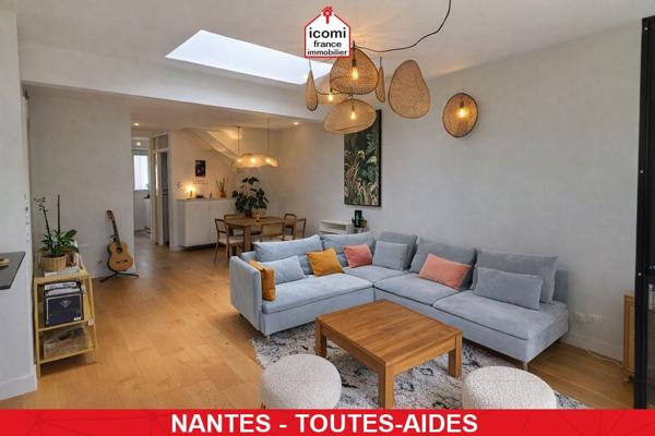 A VENDRE - MAISON EN REZ DE JARDIN ENTIEREMENT RENOVEE EN 2021 - PIECE DE VIE TRIPLE AVEC ACCES TERRASSE - STORE BAN - 3/5 CHAMBRES - GARAGE - RARE