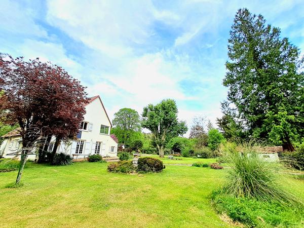 MAISON ET SON PARC ARBORÉ DANS LA VALLEE DE LA JUINE