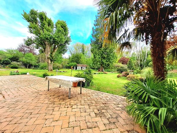 MAISON ET SON PARC ARBORÉ DANS LA VALLEE DE LA JUINE
