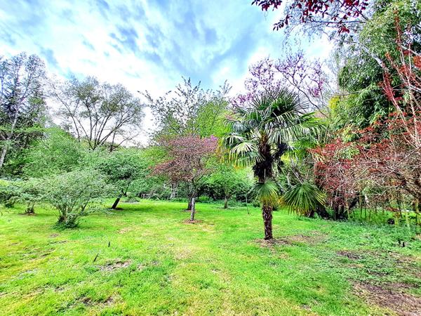 MAISON ET SON PARC ARBORÉ DANS LA VALLEE DE LA JUINE
