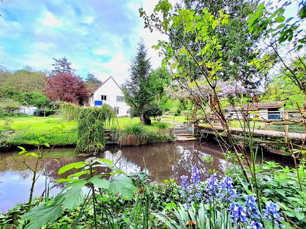 MAISON ET SON PARC ARBORÉ DANS LA VALLEE DE LA JUINE