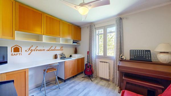 Maison de plain-pied avec piscine et dépendance au cœur du Périgord Noir