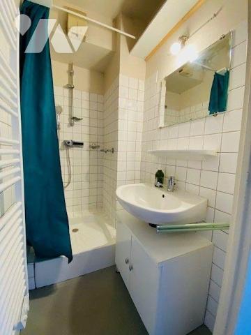 Appartement à Vendre à Perros-Guirec (22700) en Côtes-d'Armor (22) de 44 m² habitables, deux pi...