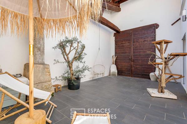 Maison ancienne rénovée avec patio privatif