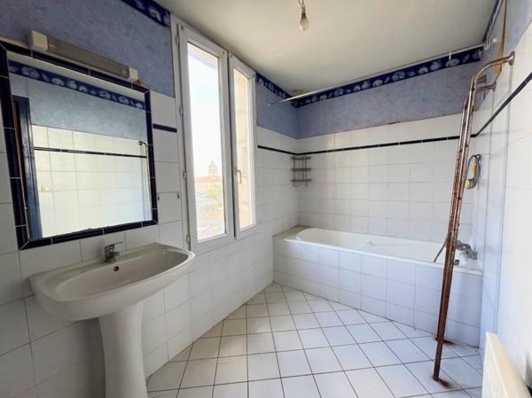 Immeuble à vendre 145 800 € Jonzac 240 m² DPE F