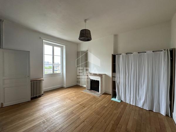 CHATEAUROUX - Centre ville - Maison de type 8 - Jardin - Garage