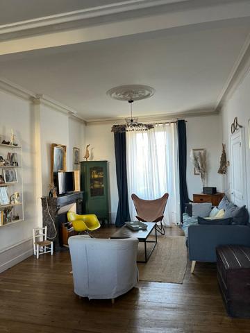 CHATEAUROUX - Centre ville - Maison de type 8 - Jardin - Garage