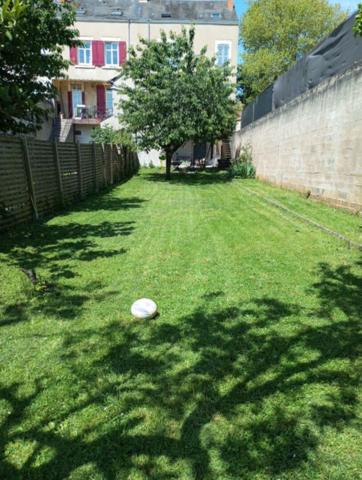 CHATEAUROUX - Centre ville - Maison de type 8 - Jardin - Garage