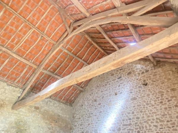 EN EXCLUSIVITE ! Corps de ferme avec maison d'habitation de 89m² sur terrain de 2hectares 2188m² 125 000 €