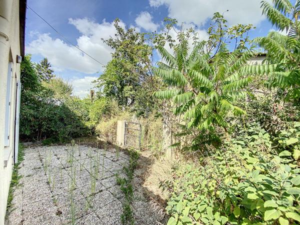 A VENDRE - Maison et Terrain - Avrille - Acces Tramway !