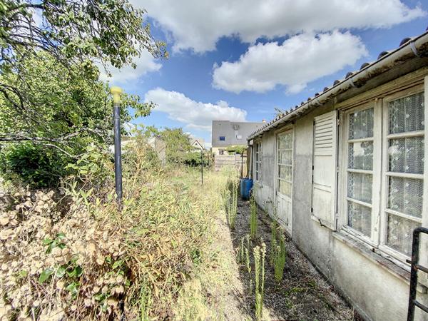 A VENDRE - Maison et Terrain - Avrille - Acces Tramway !