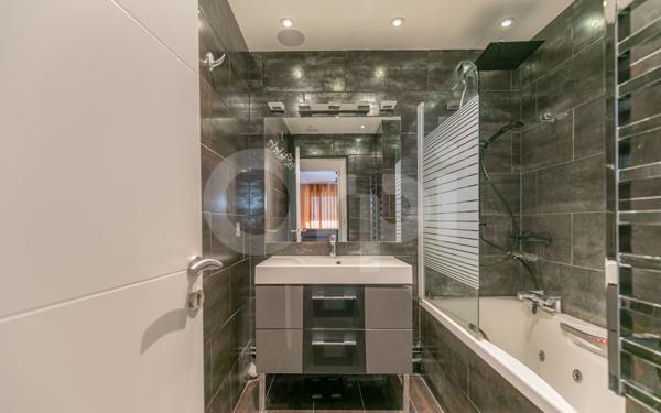 Appartement à vendre    4 pièces • 73,90 m2 Paris 11