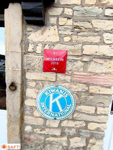 Murs commerciaux comprenant restaurant gastronomique réputé, appartement de fonction et terrain constructible