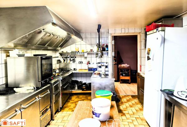 Murs commerciaux comprenant restaurant gastronomique réputé, appartement de fonction et terrain constructible