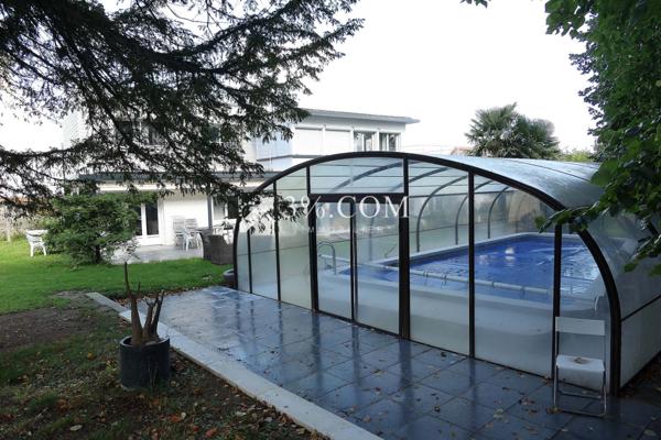 Villa 8 pièce(s) 6 chambre(s) 195 m²