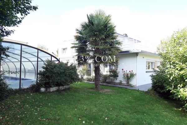 Villa 8 pièce(s) 6 chambre(s) 195 m²