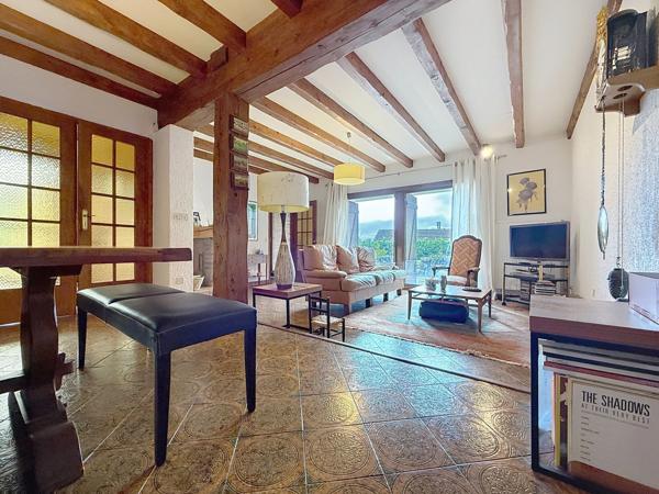 Maison à vendre 5 pièces CESSY (01)
