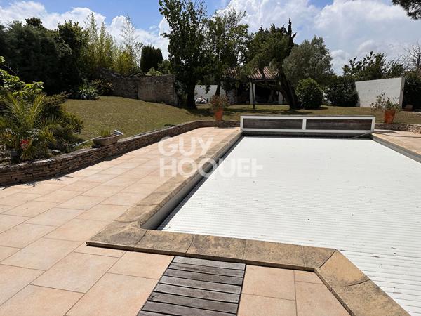 Maison Carcassonne . Maison bourgeoise , jardin , piscine.