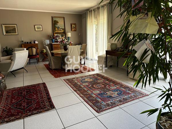 Maison Carcassonne . Maison bourgeoise , jardin , piscine.