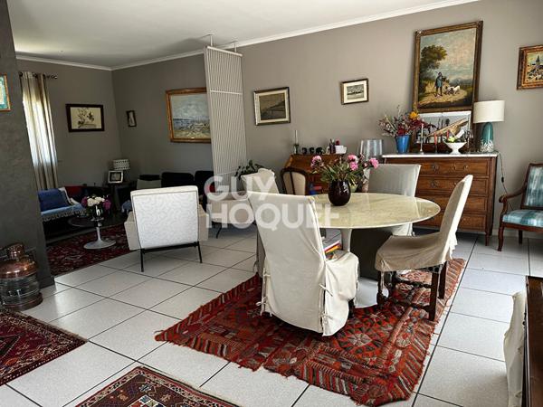 Maison Carcassonne . Maison bourgeoise , jardin , piscine.