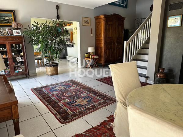 Maison Carcassonne . Maison bourgeoise , jardin , piscine.