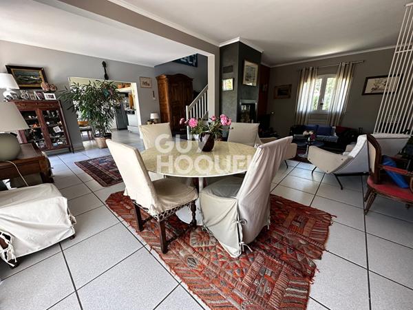 Maison Carcassonne . Maison bourgeoise , jardin , piscine.