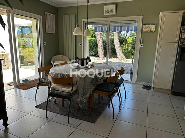 Maison Carcassonne . Maison bourgeoise , jardin , piscine.