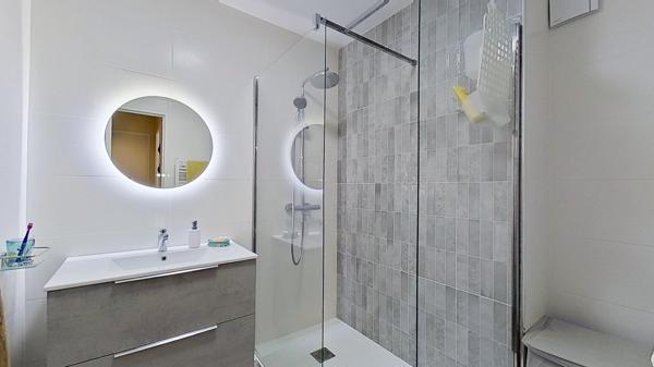 Appartement
         3 pièces
        - 60 m² Exclusivité 300 000 € *
