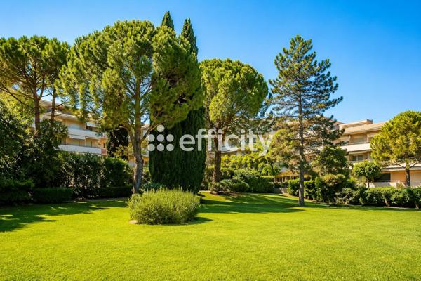 Appartement
         2 pièces
        - 60 m² 186 000 € *