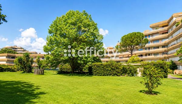 Appartement
         2 pièces
        - 60 m² 186 000 € *