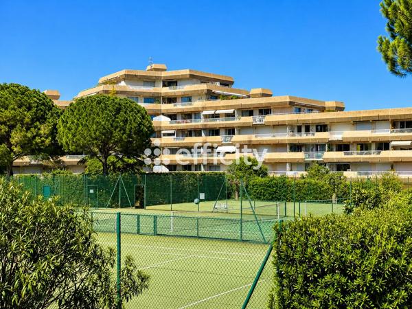Appartement
         2 pièces
        - 60 m² 186 000 € *