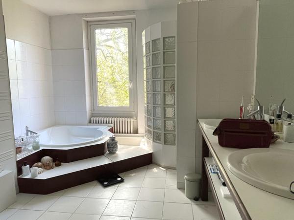 Maison de Maitre, 8 pièces, beaucoup de cachet